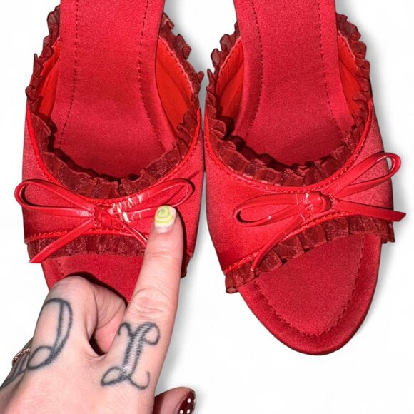 Women's Red Courts - Picture 3 of 3